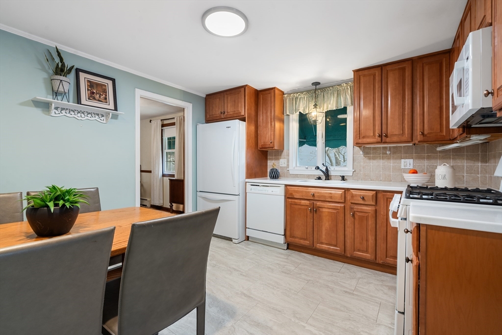 23 Tucker Avenue Lexington, MA 02421 - Photo 10 of 24