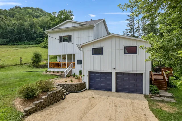 $1,050,000 | 36415 Homer Valley Lane, Winona, MN 55987