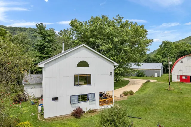$1,050,000 | 36415 Homer Valley Lane, Winona, MN 55987