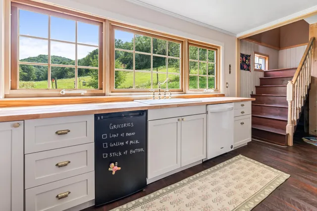 $1,050,000 | 36415 Homer Valley Lane, Winona, MN 55987