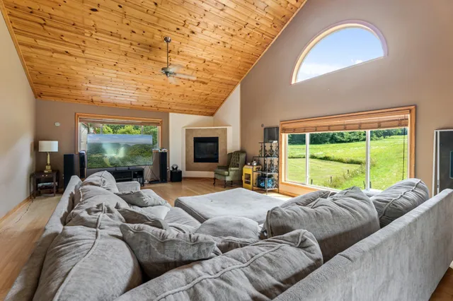 $1,050,000 | 36415 Homer Valley Lane, Winona, MN 55987