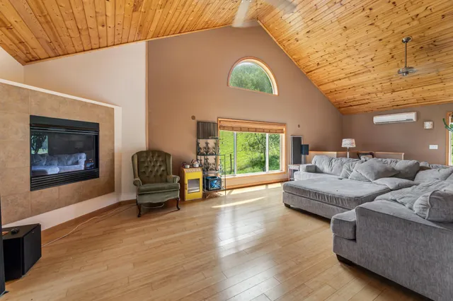 $1,050,000 | 36415 Homer Valley Lane, Winona, MN 55987