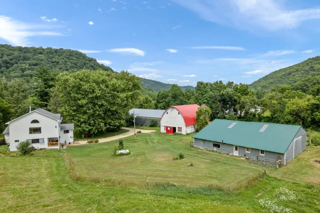 $1,050,000 | 36415 Homer Valley Lane, Winona, MN 55987