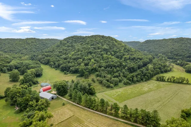 $1,050,000 | 36415 Homer Valley Lane, Winona, MN 55987