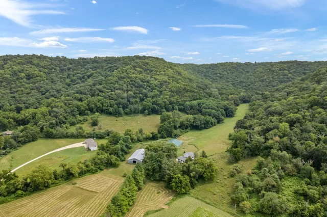 $1,050,000 | 36415 Homer Valley Lane, Winona, MN 55987