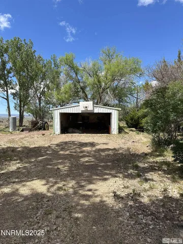a view of a yard with a tree