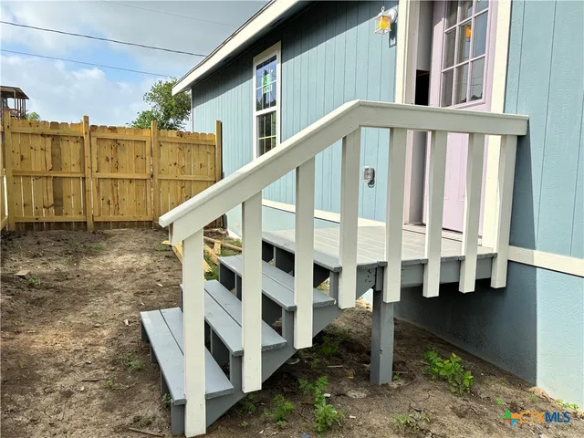 $207,900 | 700 East 5th Street, Nixon, TX 78140