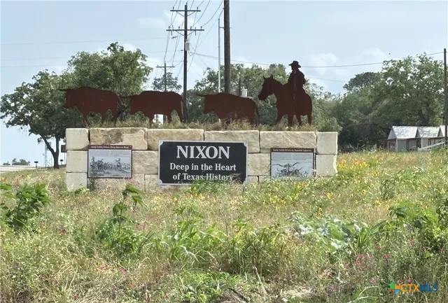 $207,900 | 700 East 5th Street, Nixon, TX 78140