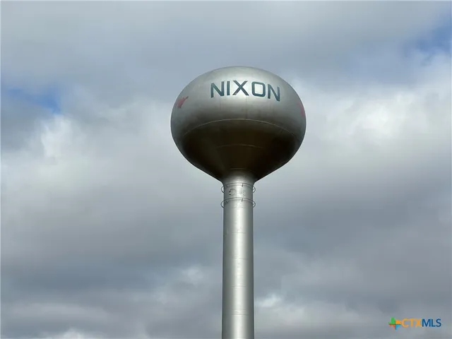 $207,900 | 700 East 5th Street, Nixon, TX 78140