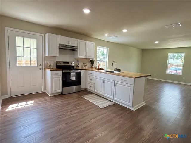 $207,900 | 700 East 5th Street, Nixon, TX 78140