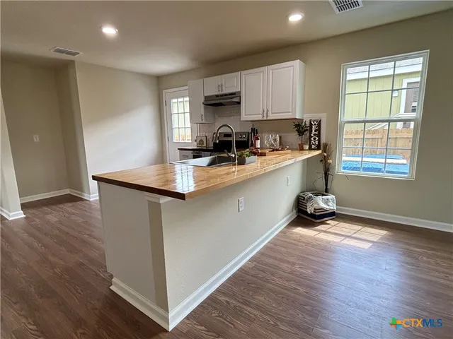 $207,900 | 700 East 5th Street, Nixon, TX 78140