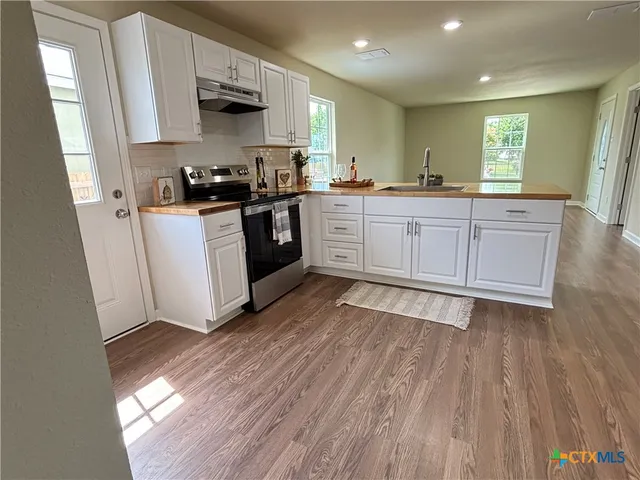 $207,900 | 700 East 5th Street, Nixon, TX 78140