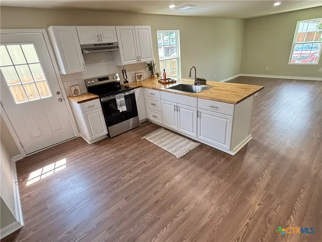 $207,900 | 700 East 5th Street, Nixon, TX 78140