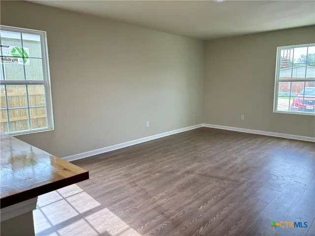 $207,900 | 700 East 5th Street, Nixon, TX 78140