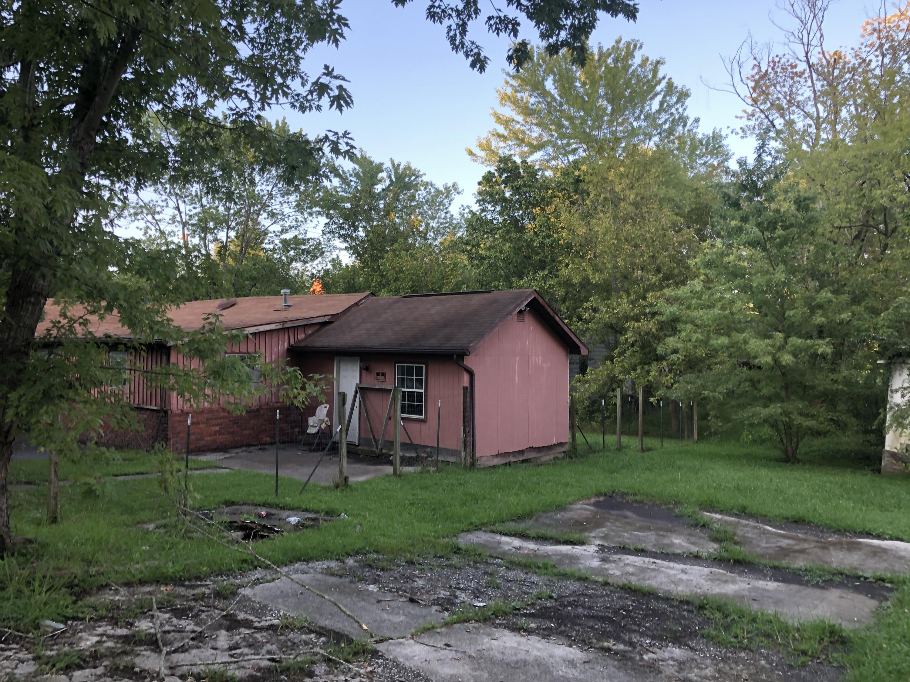 315 Ellenwood Road Middlesboro, KY 40965 - Photo 3 of 3 back/side view