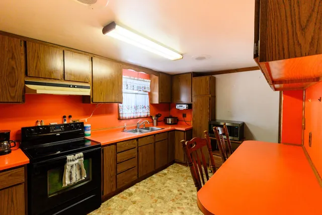 $185,000 | 1520 9th Street, Eau Claire, WI 54703