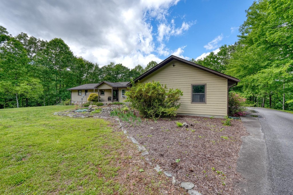 874 Deer Hill Road Murphy, NC 28906 - Photo 7 of 54