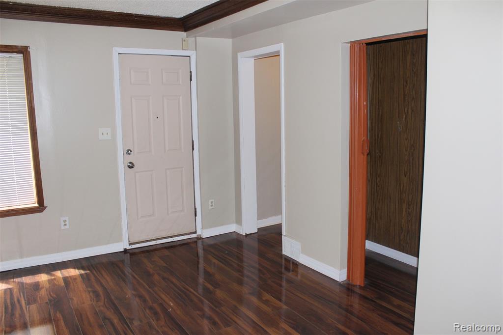 15504 Chelsea Redford, MI 48239 - Photo 8 of 20