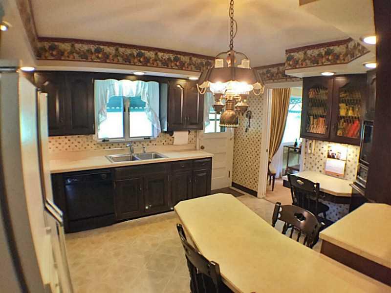 3216 Apache Road Bethel Park, PA 15241 - Photo 9 of 20 Kitchen. A built-in planning desk & peninsula provide room to organize activities & extra seating