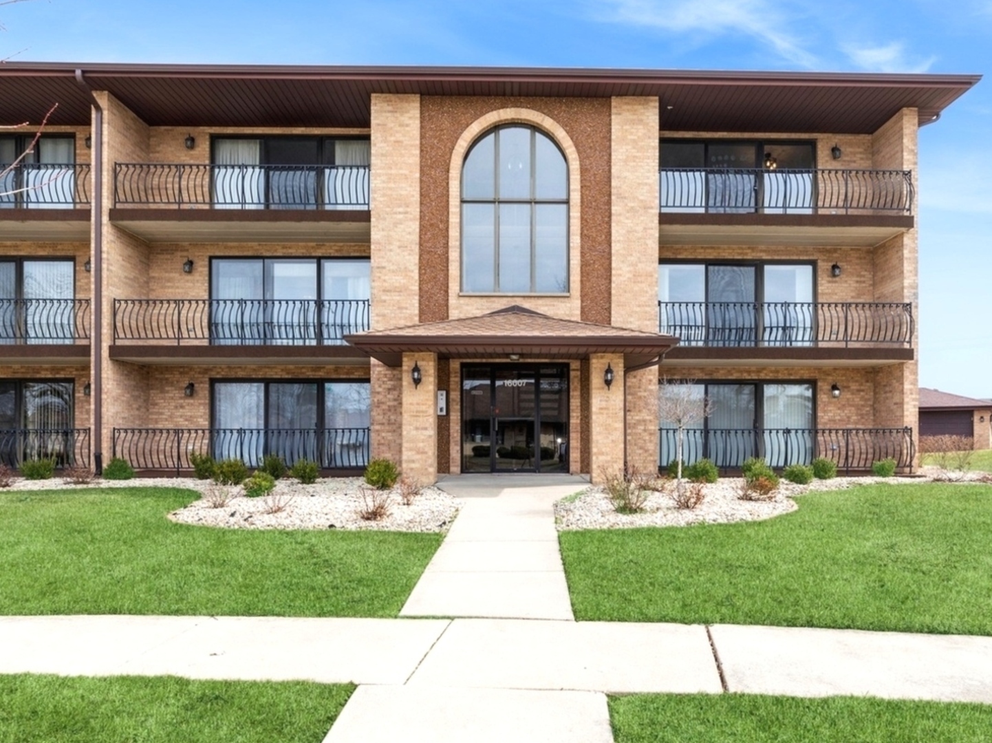 16007 Eagle Ridge Drive, Unit 3S Tinley Park, IL 60477 - Photo 2 of 14