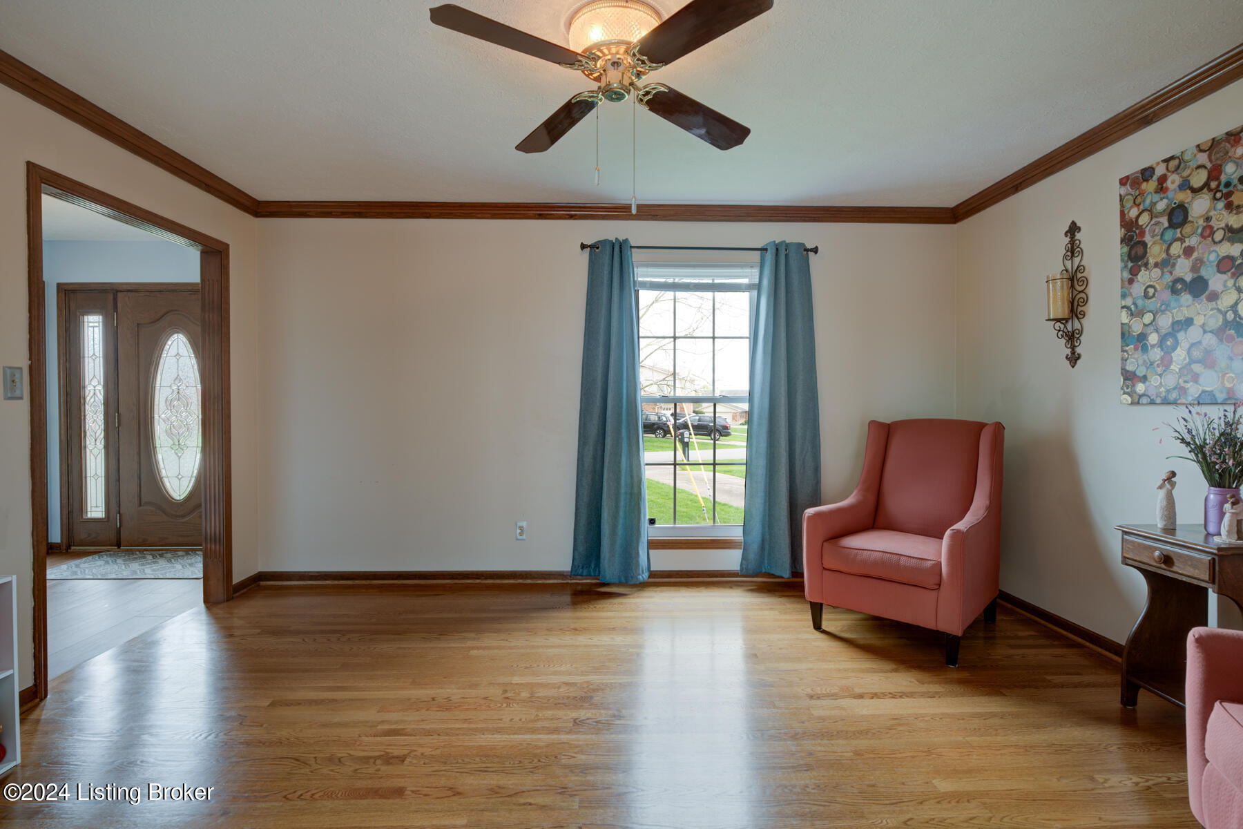 4208 Seagrape Road Louisville, KY 40299 - Photo 9 of 38 View of the living room