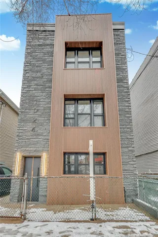 $1,289,000 | 1024 East 226th Street | Wakefield