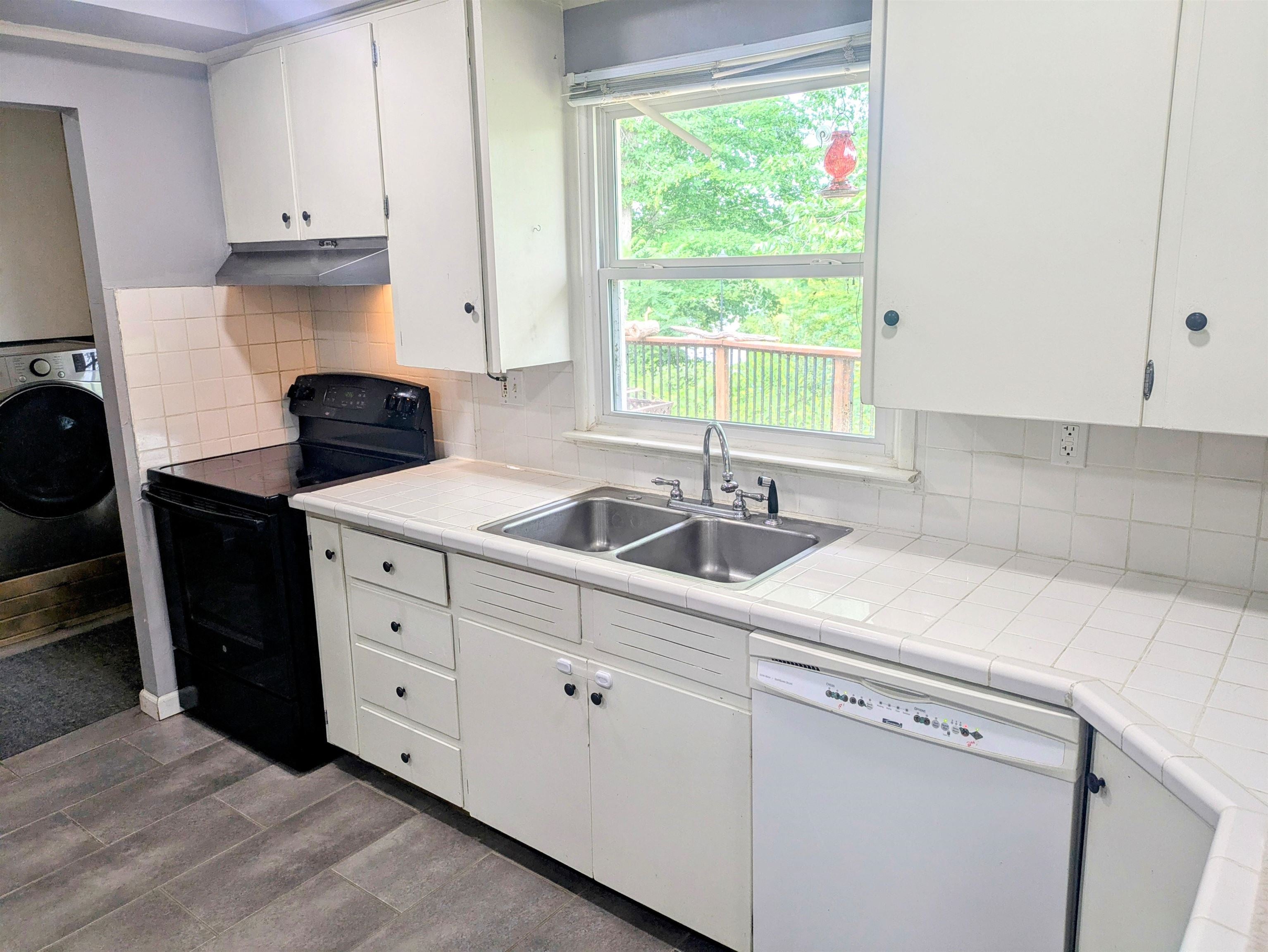 12416 Silver Lake Road Byron, MI 48418 - Photo 11 of 35 Gallery Image 11