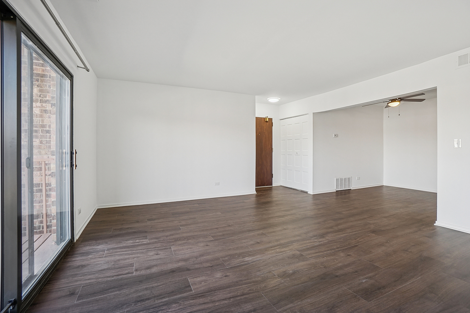 112 Mullingar Court, Unit 2B Schaumburg, IL 60193 - Photo 4 of 19