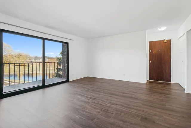 $170,000 | 112 Mullingar Court, Unit 2B, Schaumburg, IL 60193