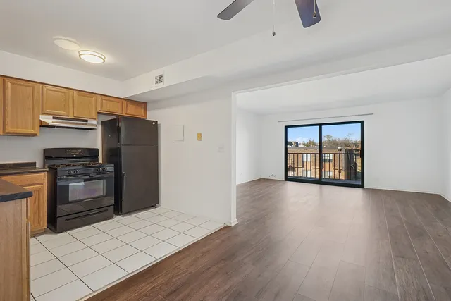 $170,000 | 112 Mullingar Court, Unit 2B, Schaumburg, IL 60193