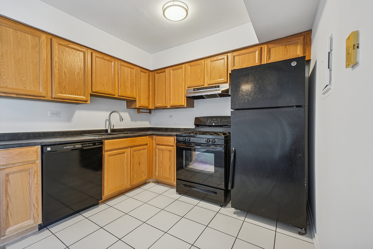 112 Mullingar Court, Unit 2B Schaumburg, IL 60193 - Photo 8 of 19