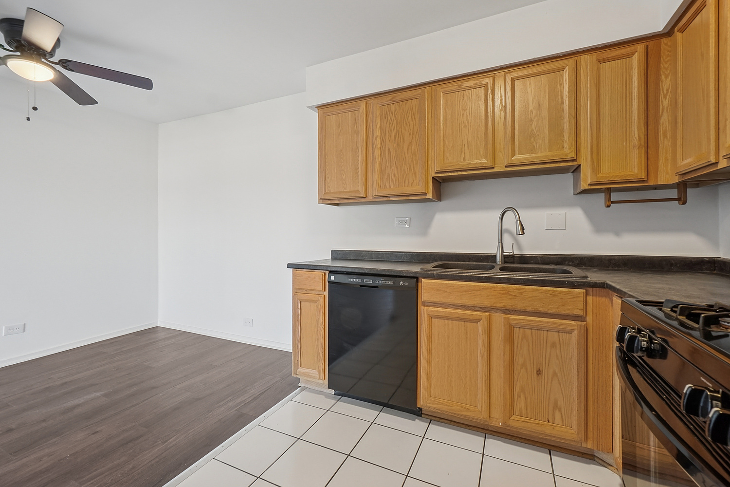 112 Mullingar Court, Unit 2B Schaumburg, IL 60193 - Photo 9 of 19