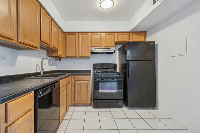 $170,000 | 112 Mullingar Court, Unit 2B, Schaumburg, IL 60193