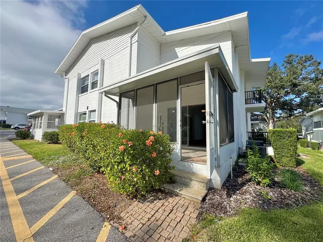 $1,350 | 1550 11th Street Northeast, Unit E2, Winter Haven, FL 33881