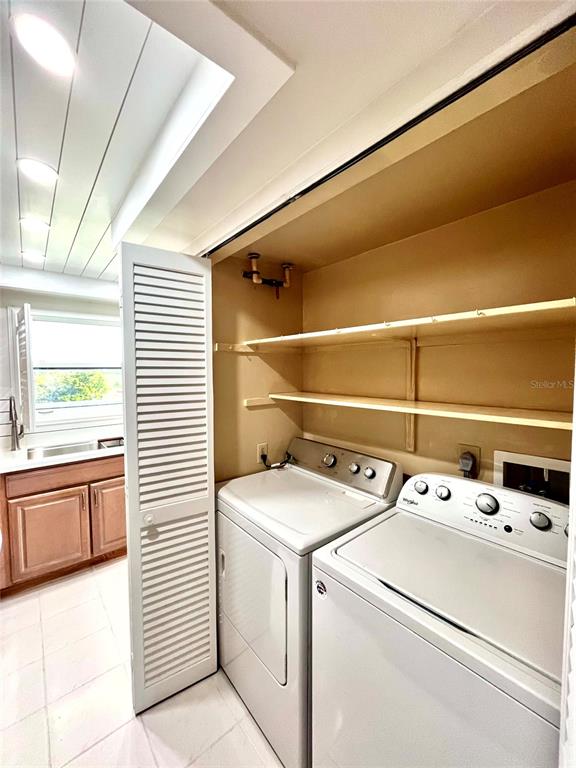 633 Alhambra Road, Unit 703 Venice, FL 34285 - Photo 10 of 15 a utility room with dryer and washer