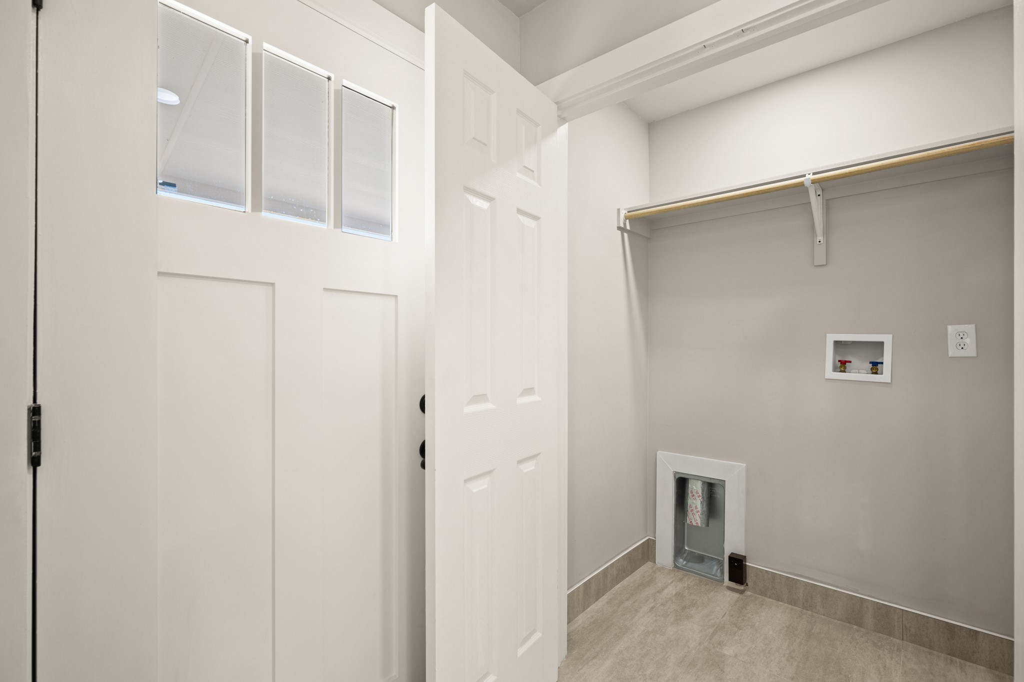 183 Mimosa Road Dale, TX 78616 - Photo 24 of 32 a view of a hallway with closet