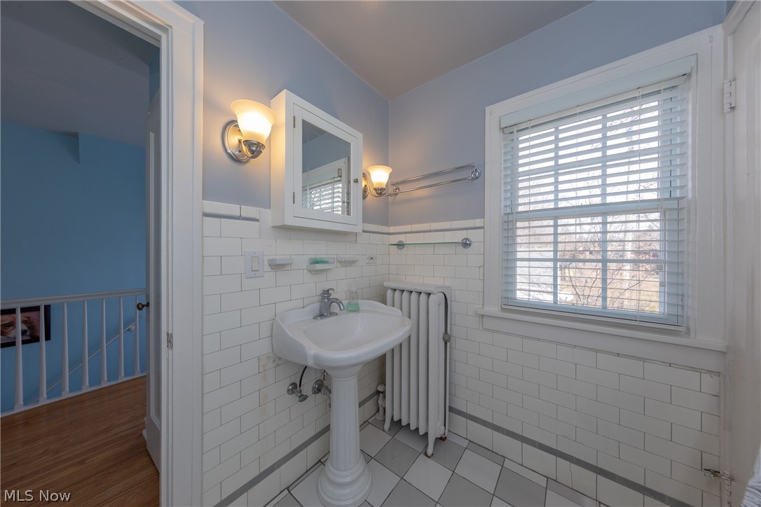 16629 Fernway Road Cleveland, OH 44120 - Photo 23 of 30 The Main Bathroom