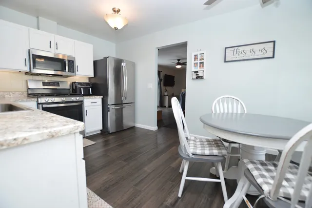 $350,000 | 1014 Stonehedge Court, Crystal Lake, IL 60014