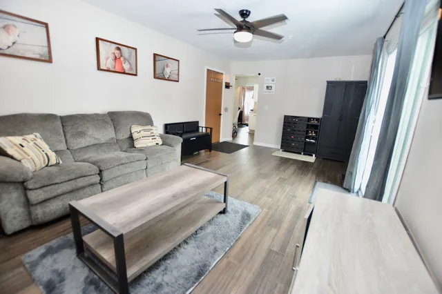 $350,000 | 1014 Stonehedge Court, Crystal Lake, IL 60014