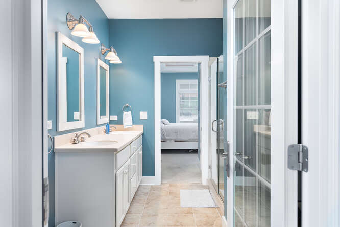 7 Windward Way Ottawa, IL 61350 - Photo 23 of 47 a en suite bathroom with a sink mirror and a shower