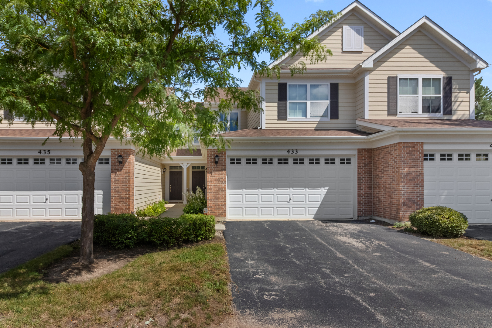433 Acushnet Street Elgin, IL 60124 - Photo 1 of 26 Gallery Image 1