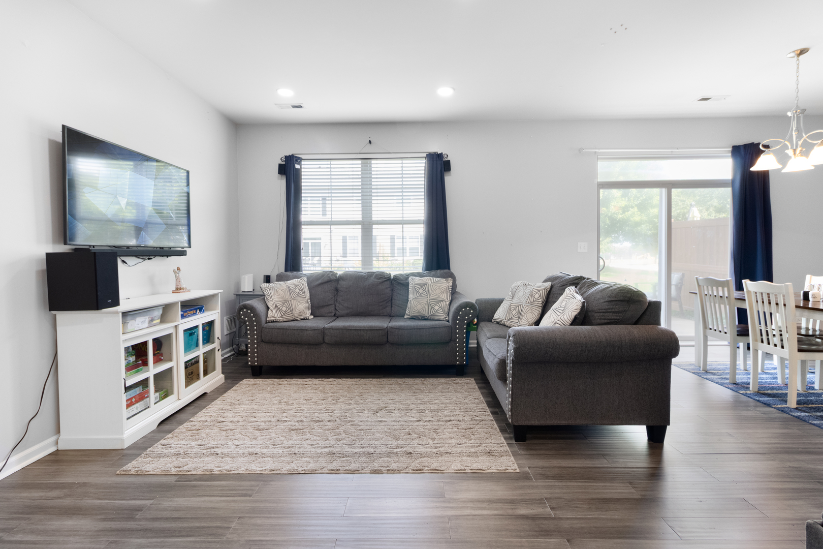 433 Acushnet Street Elgin, IL 60124 - Photo 2 of 26 Gallery Image 2
