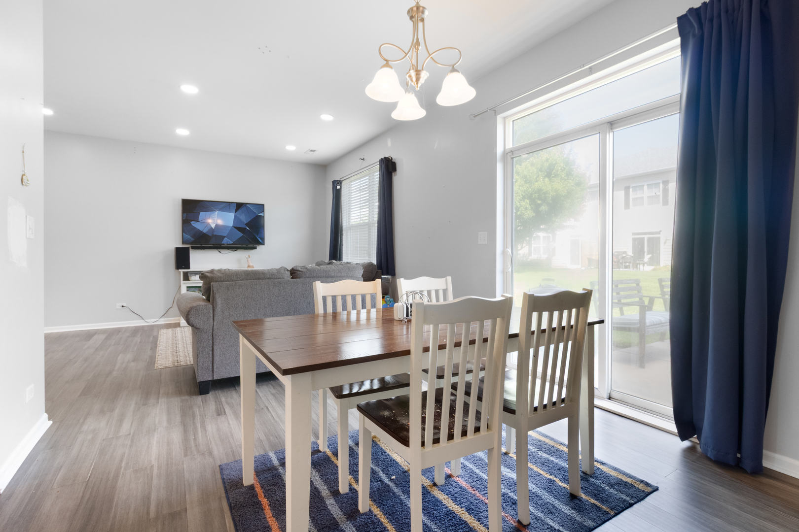 433 Acushnet Street Elgin, IL 60124 - Photo 8 of 26 Gallery Image 8