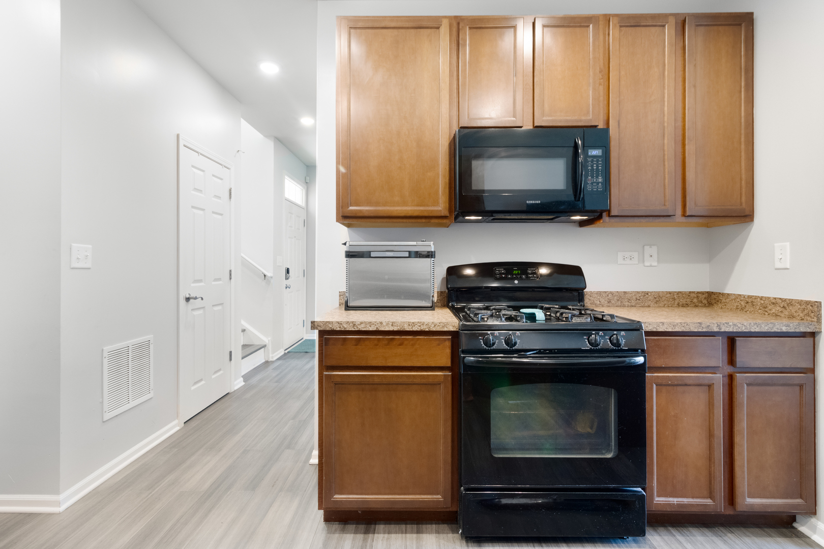 433 Acushnet Street Elgin, IL 60124 - Photo 10 of 26 Gallery Image 10