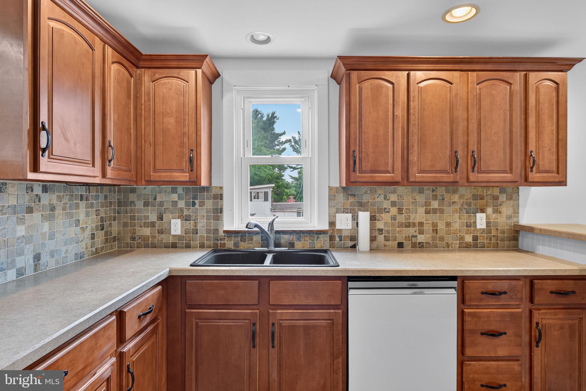 990 Maple Street Lititz, PA 17543 - Photo 8 of 37