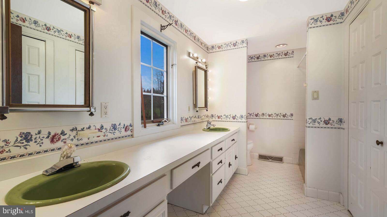 1221 Telegraph Road Perkasie, PA 18944 - Photo 33 of 62 Private bath