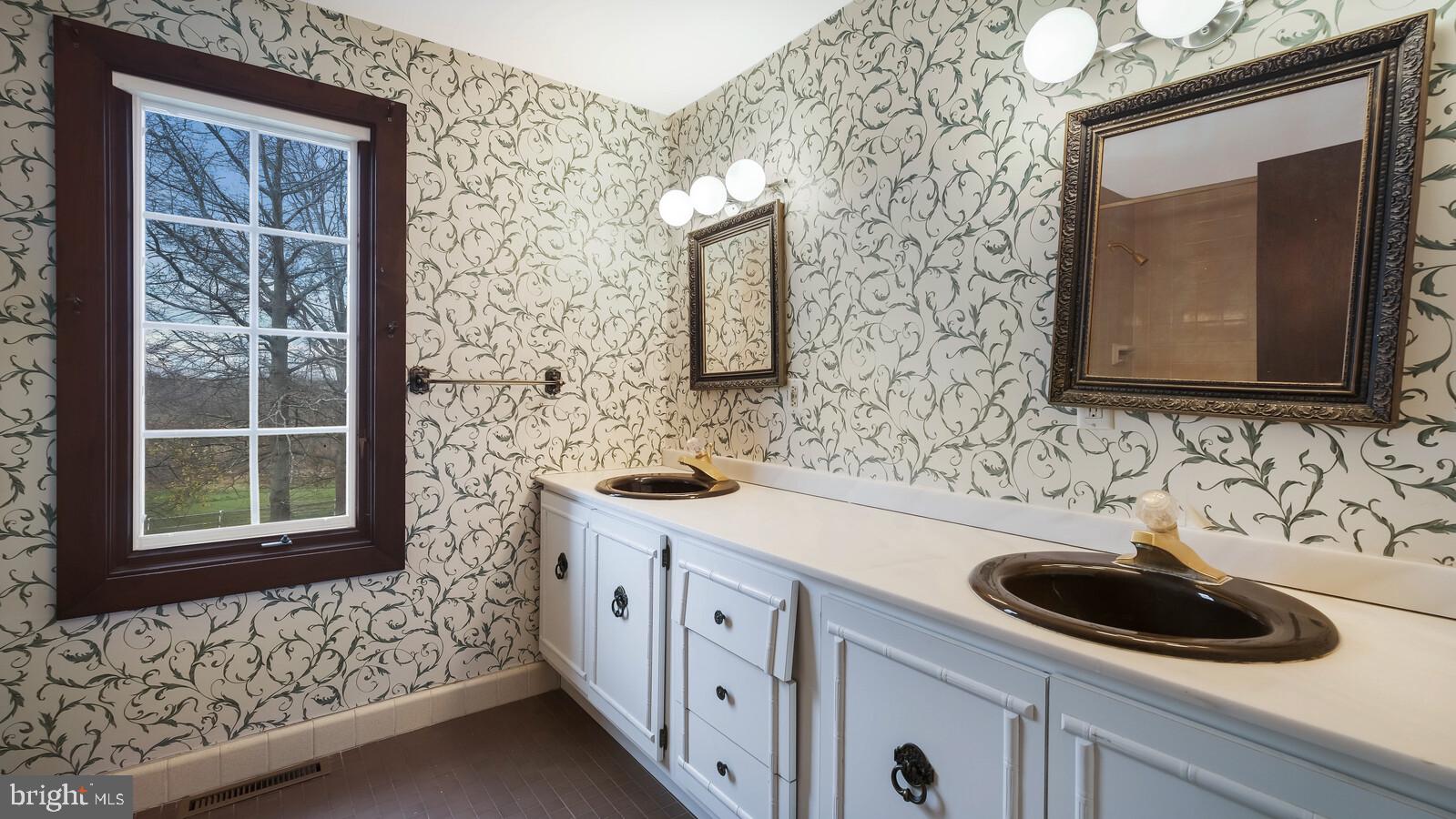 1221 Telegraph Road Perkasie, PA 18944 - Photo 36 of 62 Hall bath