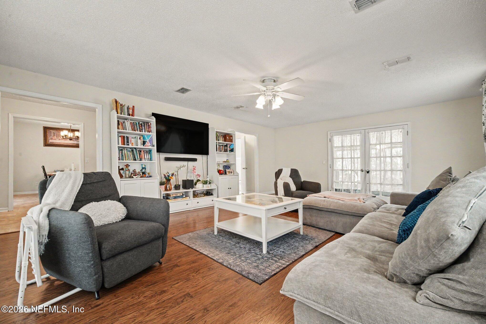 8957 Yarmouth Road Jacksonville, FL 32257 - Photo 5 of 33 005_file_6955