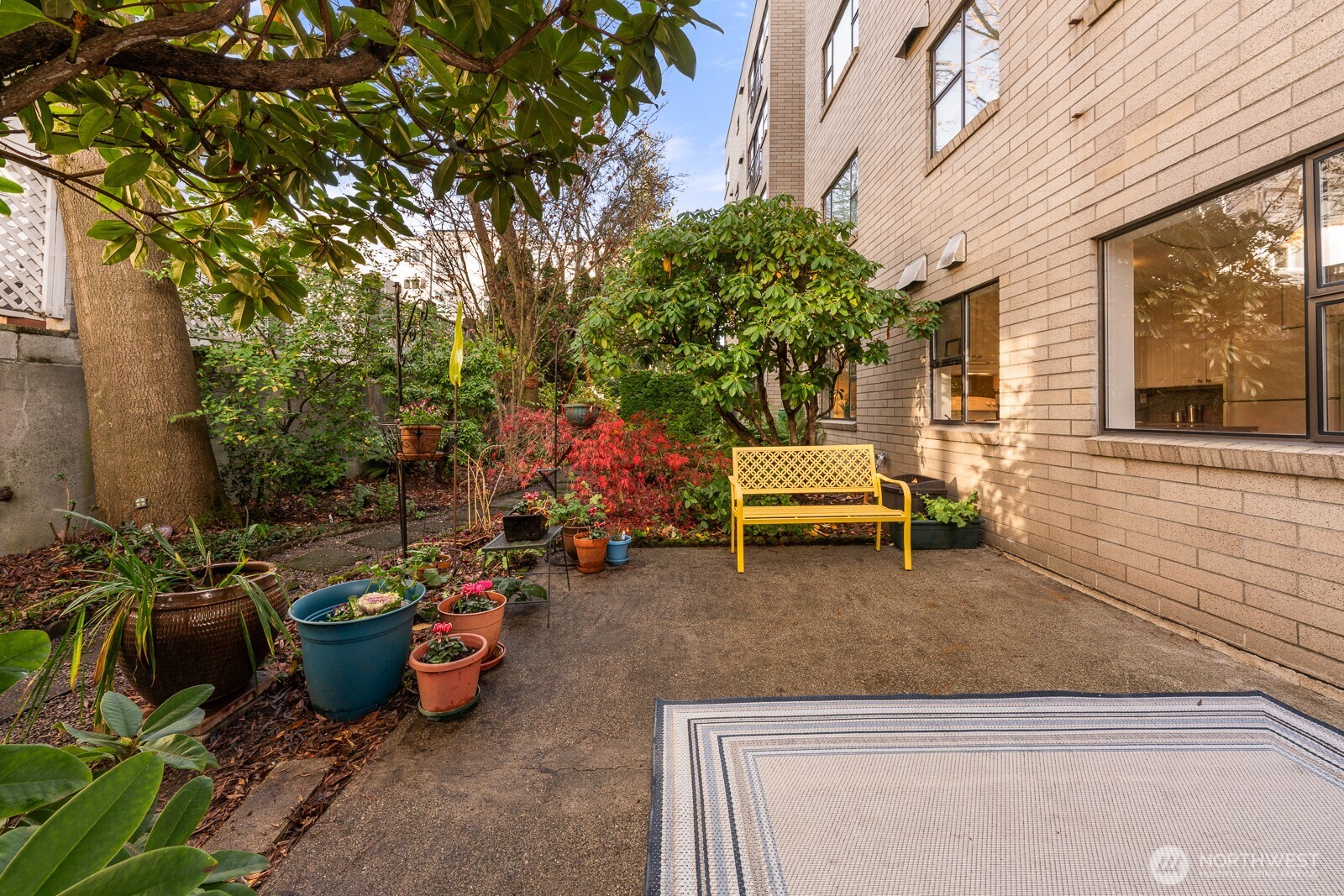 912 3rd Avenue West, Unit 101 Seattle, WA 98119 - Photo 22 of 25 a backyard of a house with lots of green space