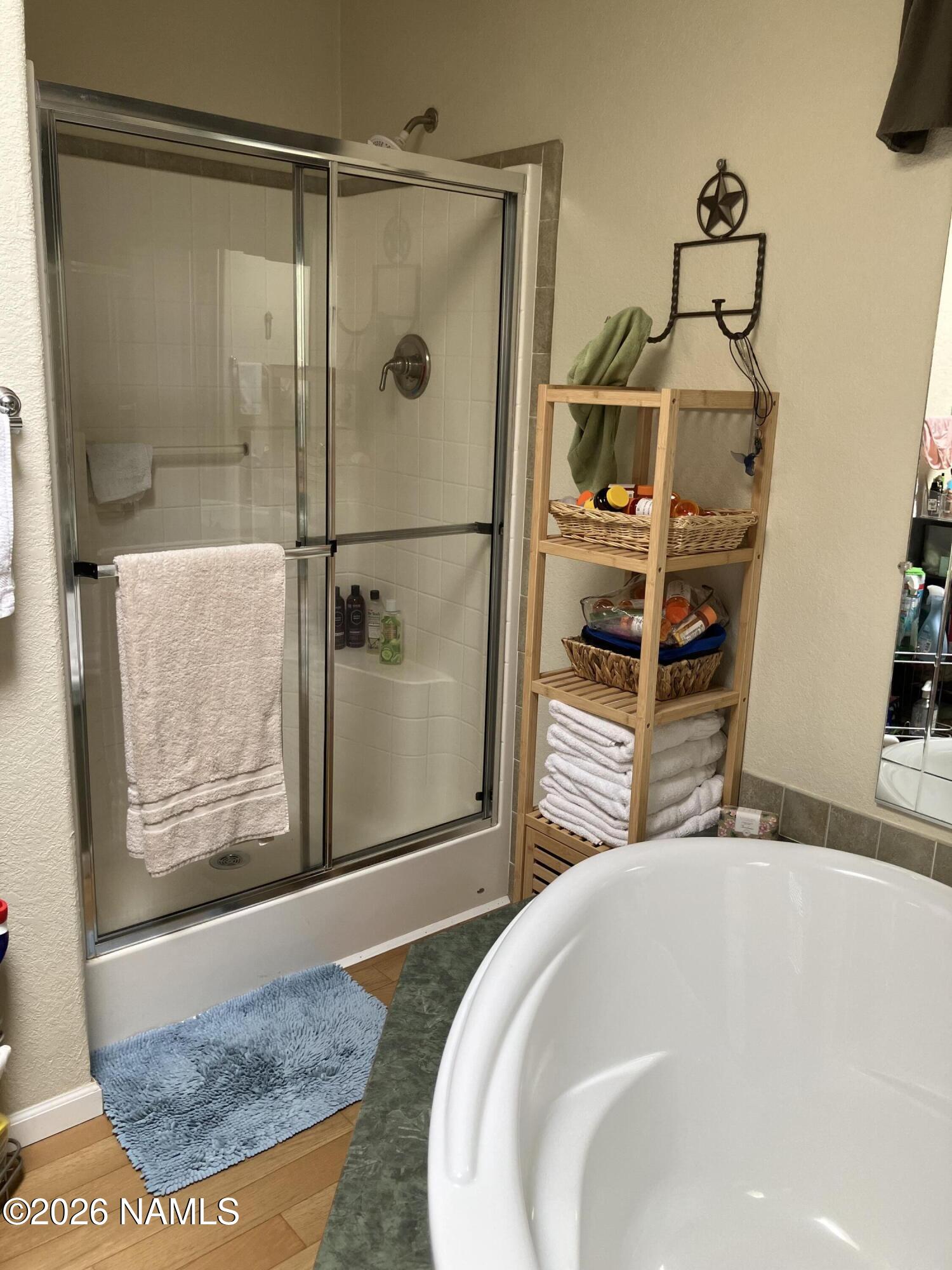 1431 East Cedar Road Williams, AZ 86046 - Photo 34 of 51 a bathroom with a tub and shower